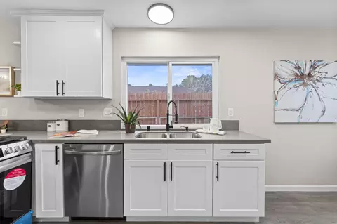 Kitchen - 36864 Apache Plume Dr, Palmdale, CA 93550 photo 2 of 4