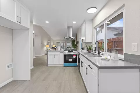 Kitchen - 36864 Apache Plume Dr, Palmdale, CA 93550 photo 3 of 4