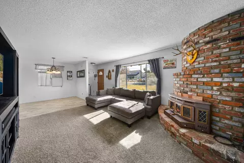 Living - 9323 Ave T-12 E, Littlerock, CA 93543 photo 2 of 8