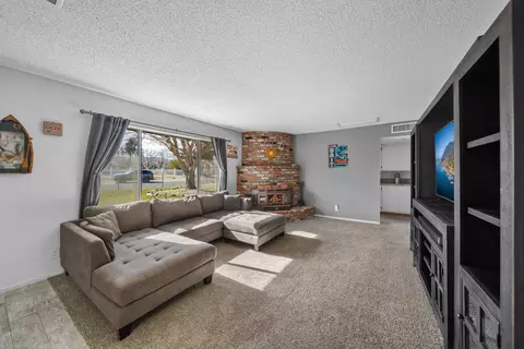 Living - 9323 Ave T-12 E, Littlerock, CA 93543 photo 5 of 8
