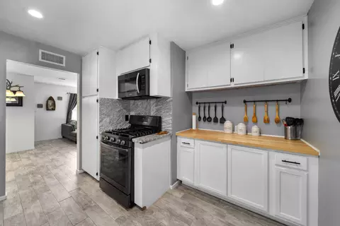 Kitchen - 9323 Ave T-12 E, Littlerock, CA 93543 photo 2 of 4