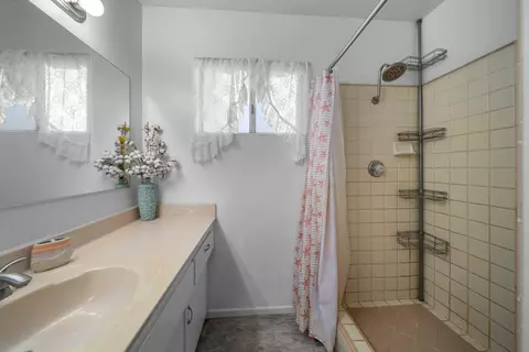 Bath - 9323 Ave T-12 E, Littlerock, CA 93543 photo 2 of 3