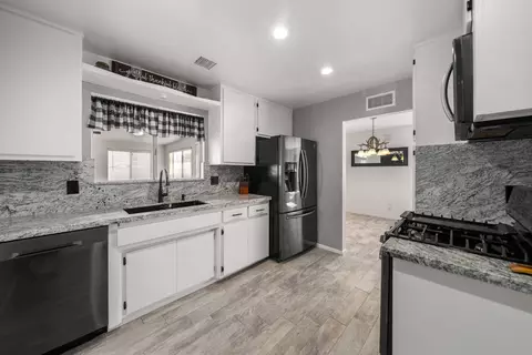 Kitchen - 9323 Ave T-12 E, Littlerock, CA 93543 photo 3 of 4