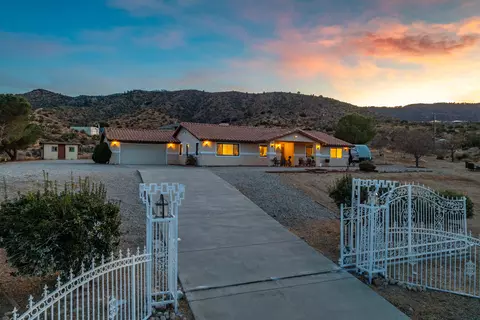 475 Maria Rd, Pinon Hills, CA 92372