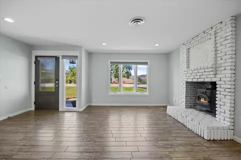22710 Fran Dr, Tehachapi, CA 93561 photo 3