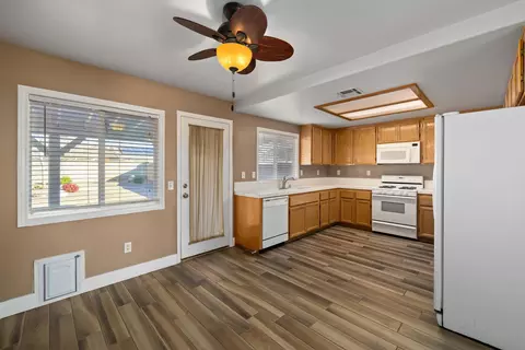 43714 5th St E, Lancaster, CA 93535 photo 8