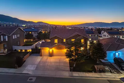 1449 Ponderosa Dr, Tehachapi, CA 93561