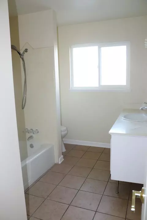 Bath - 16649 Koch St, Mojave, CA 93501 photo 2 of 2