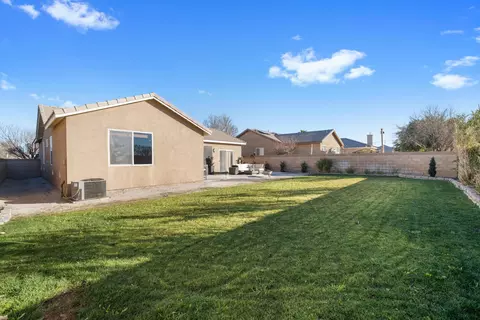 Exterior - 45509 2nd St E, Lancaster, CA 93535 photo 3 of 3