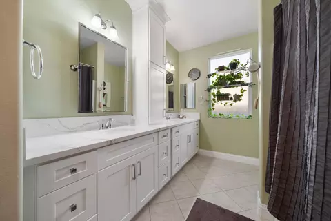 Bath - 45509 2nd St E, Lancaster, CA 93535 photo 1 of 2