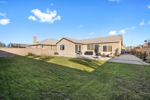 Exterior - 45509 2nd St E, Lancaster, CA 93535 photo 2 of 3
