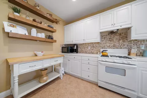 Kitchen - 45509 2nd St E, Lancaster, CA 93535 photo 3 of 4