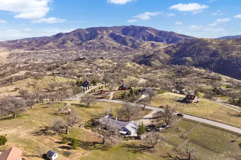 29701 Poso Ct, Tehachapi, CA 93561 photo 11