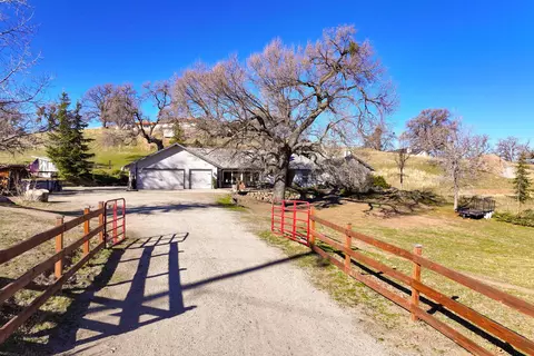 29701 Poso Ct, Tehachapi, CA 93561 photo 2