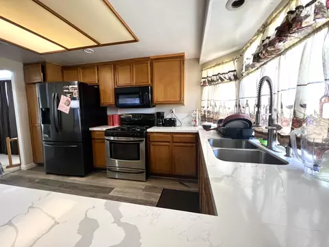 1845 Windsor Pl, Palmdale, CA 93551 photo 4
