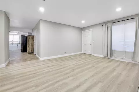Living - 44749 Jefferson Ct, Lancaster, CA 93535 photo 2 of 5