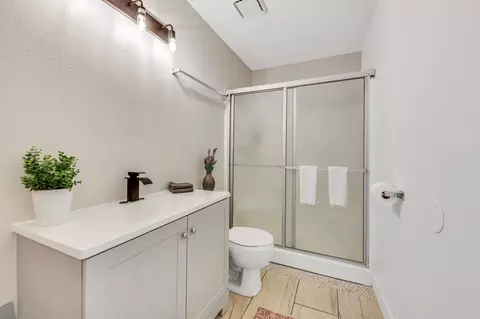 Bath - 44749 Jefferson Ct, Lancaster, CA 93535 photo 2 of 2
