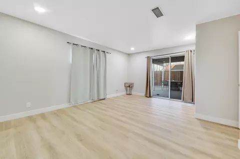 Living - 44749 Jefferson Ct, Lancaster, CA 93535 photo 5 of 5