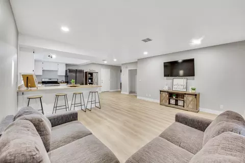 Living - 44749 Jefferson Ct, Lancaster, CA 93535 photo 4 of 5