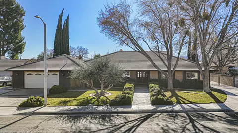 2636 Brentwood Dr, Lancaster, CA 93536
