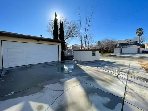 Exterior - 45348 17th St W, Lancaster, CA 93534 photo 16 of 18