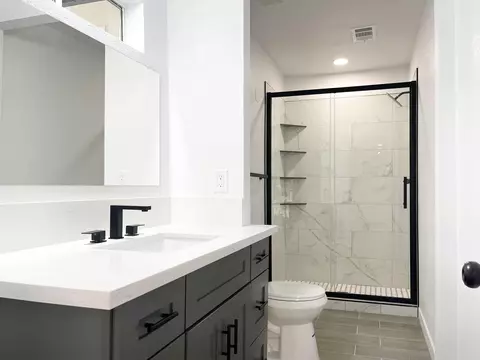 Bath - 45348 17th St W, Lancaster, CA 93534 photo 1 of 4