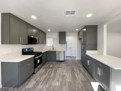 Kitchen - 45348 17th St W, Lancaster, CA 93534 photo 2 of 5