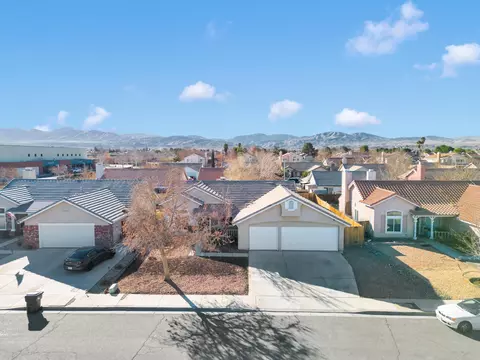6050 Madrid Ct, Palmdale, CA 93552