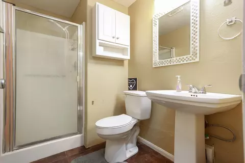 Bath - 1623 Kettering St E, Lancaster, CA 93535 photo 1 of 3