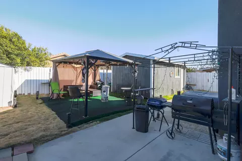 Exterior - 1623 Kettering St E, Lancaster, CA 93535 photo 4 of 6