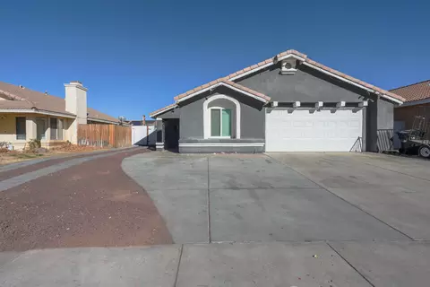 Exterior - 1623 Kettering St E, Lancaster, CA 93535 photo 2 of 6