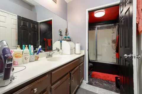 Bath - 1623 Kettering St E, Lancaster, CA 93535 photo 2 of 3