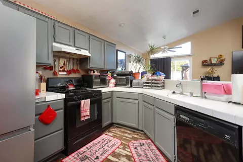 Kitchen - 1623 Kettering St E, Lancaster, CA 93535 photo 1 of 1