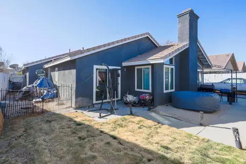 Exterior - 1623 Kettering St E, Lancaster, CA 93535 photo 5 of 6