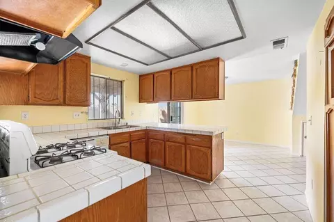 45117 Biscay Ave, Lancaster, CA 93535 photo 12