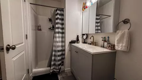 Bath - 44830 Denmore Ave E, Lancaster, CA 93535 photo 4 of 4