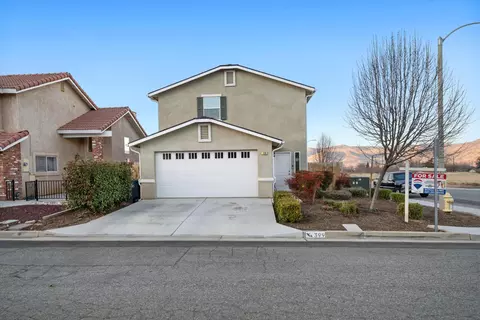 399 Sherwood Pl, Tehachapi, CA 93561 photo 2