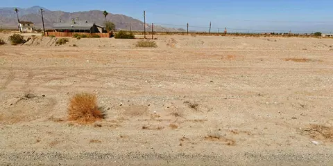2735 Coombs Dr, Salton Sea, CA 92274 photo 2
