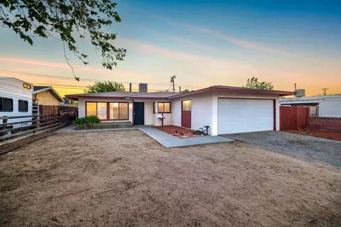 45433 Lorimer Ave, Lancaster, CA 93534 photo 2