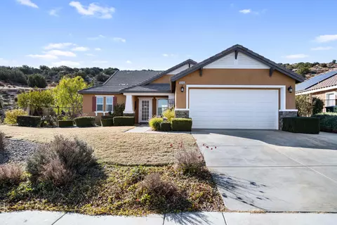1646 Korat Dr, Palmdale, CA 93551