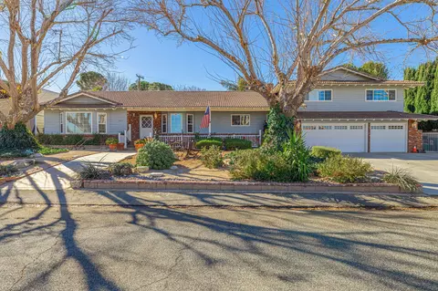 42111 Silver Puff Dr, Lancaster, CA 93536