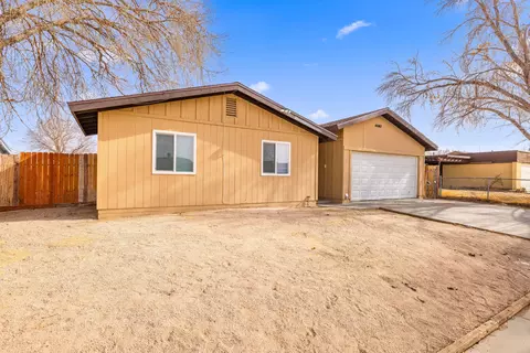 44140 4th St E, Lancaster, CA 93535 photo 2
