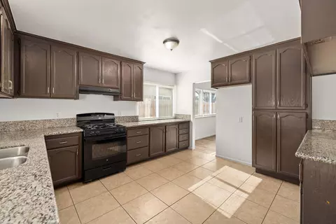 44140 4th St E, Lancaster, CA 93535 photo 9