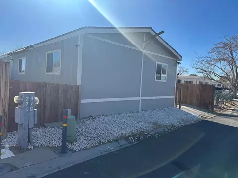 3300 15th St W #SPC 376, Rosamond, CA 93560