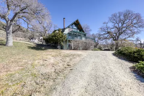 24500 Pueblo Ct, Tehachapi, CA 93561