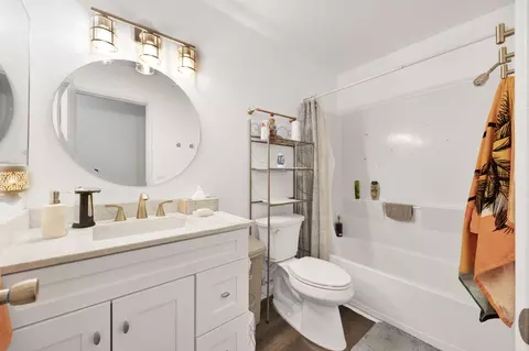 Bath - 45839 Foxtail St, Lancaster, CA 93534 photo 2 of 2