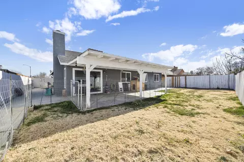 Exterior - 45839 Foxtail St, Lancaster, CA 93534 photo 3 of 5