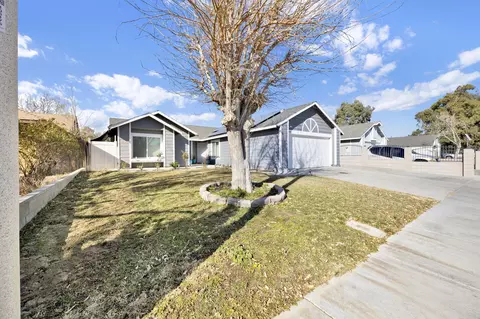 Exterior - 45839 Foxtail St, Lancaster, CA 93534 photo 2 of 5