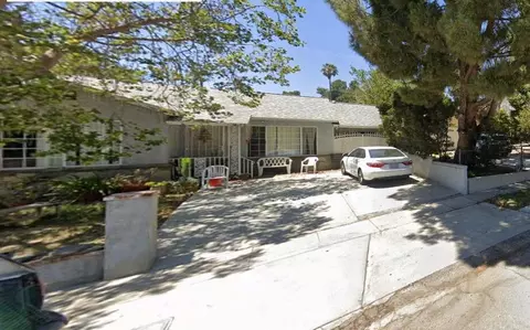 13575 Dyer St, Sylmar, CA 91342