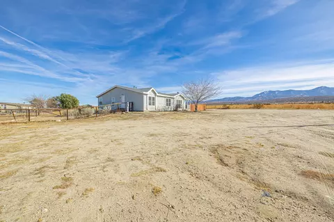 33164 160th St E, Llano, CA 93544 photo 2